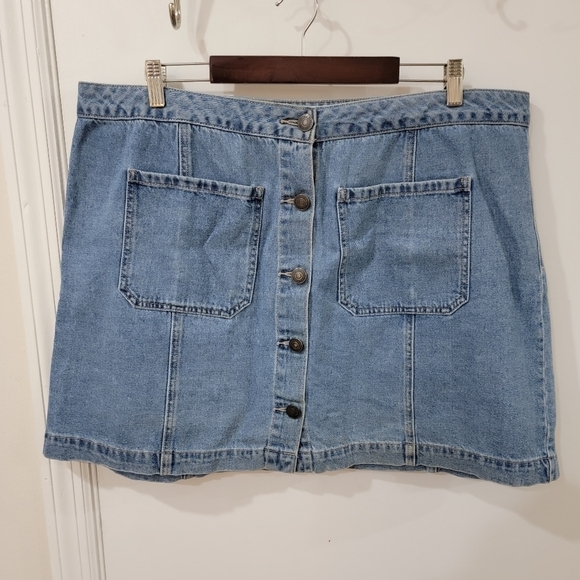 Forever 21 Light Wash Denim Mini Skirt Button Front Size 18 - Picture 5 of 12